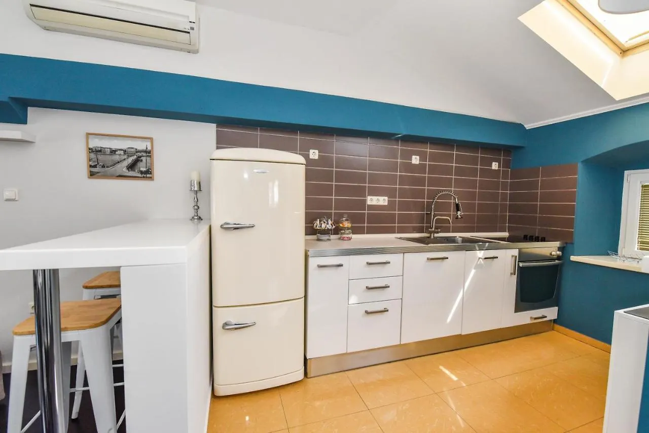 Rory Apartments Zara